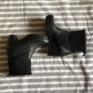 Black fur-lined clog boots